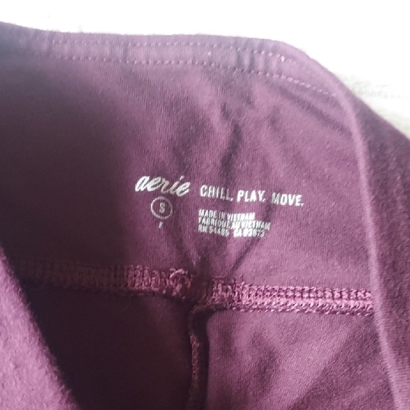 Aerie Women's Black and Burgundy Leggings - Picture 7 of 13